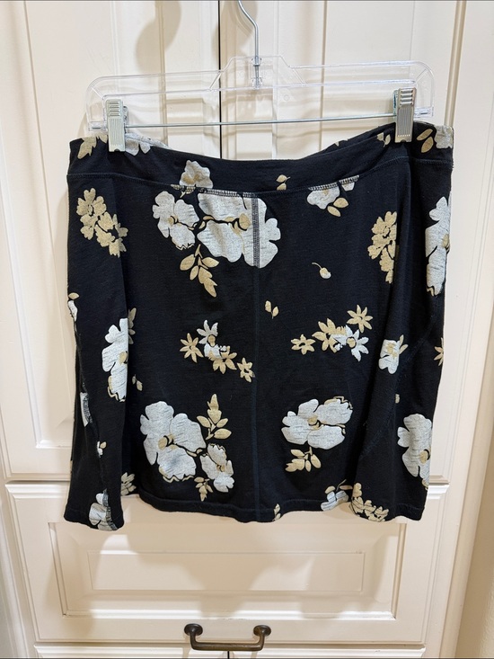 Toad&Co Pants - Toad&Co Black Floral Skort with White and Cream Blooms